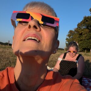 Schutzbrille für die Beobachtung einer Sonnenfinseternis